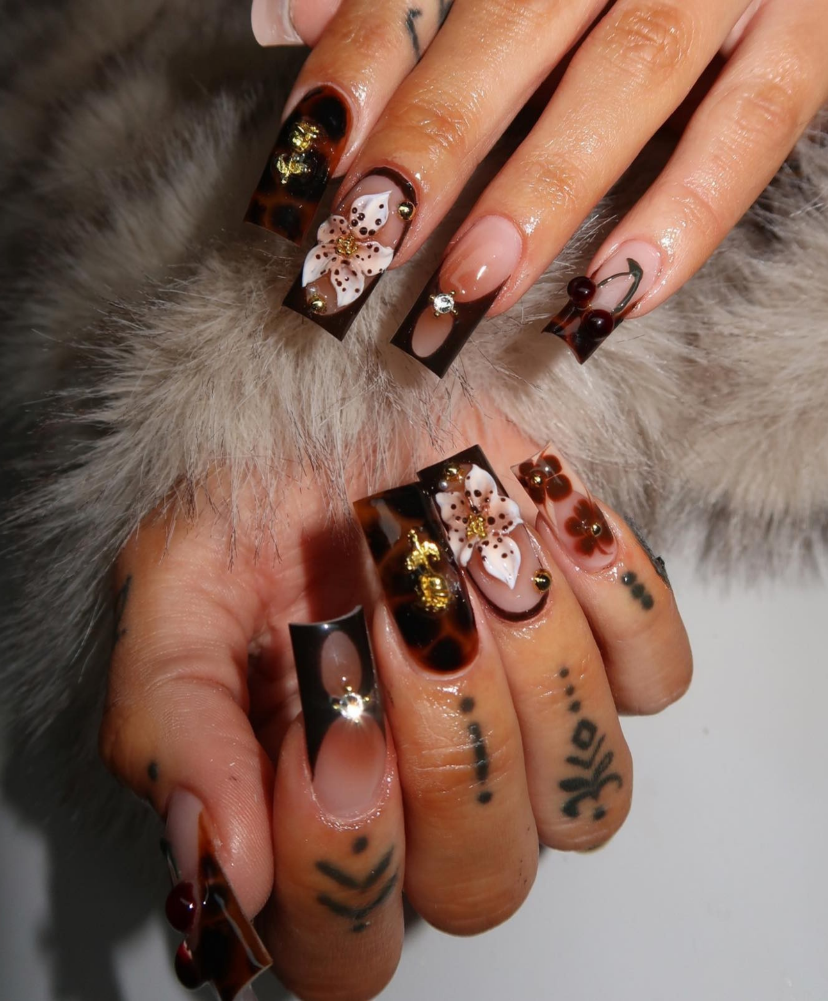 Handmade 3D Flower Tortoiseshell Long Square Press On Nails - Vintage Gold Rose & Cherry Nail Art - Dark Academia Luxury Fake Nails