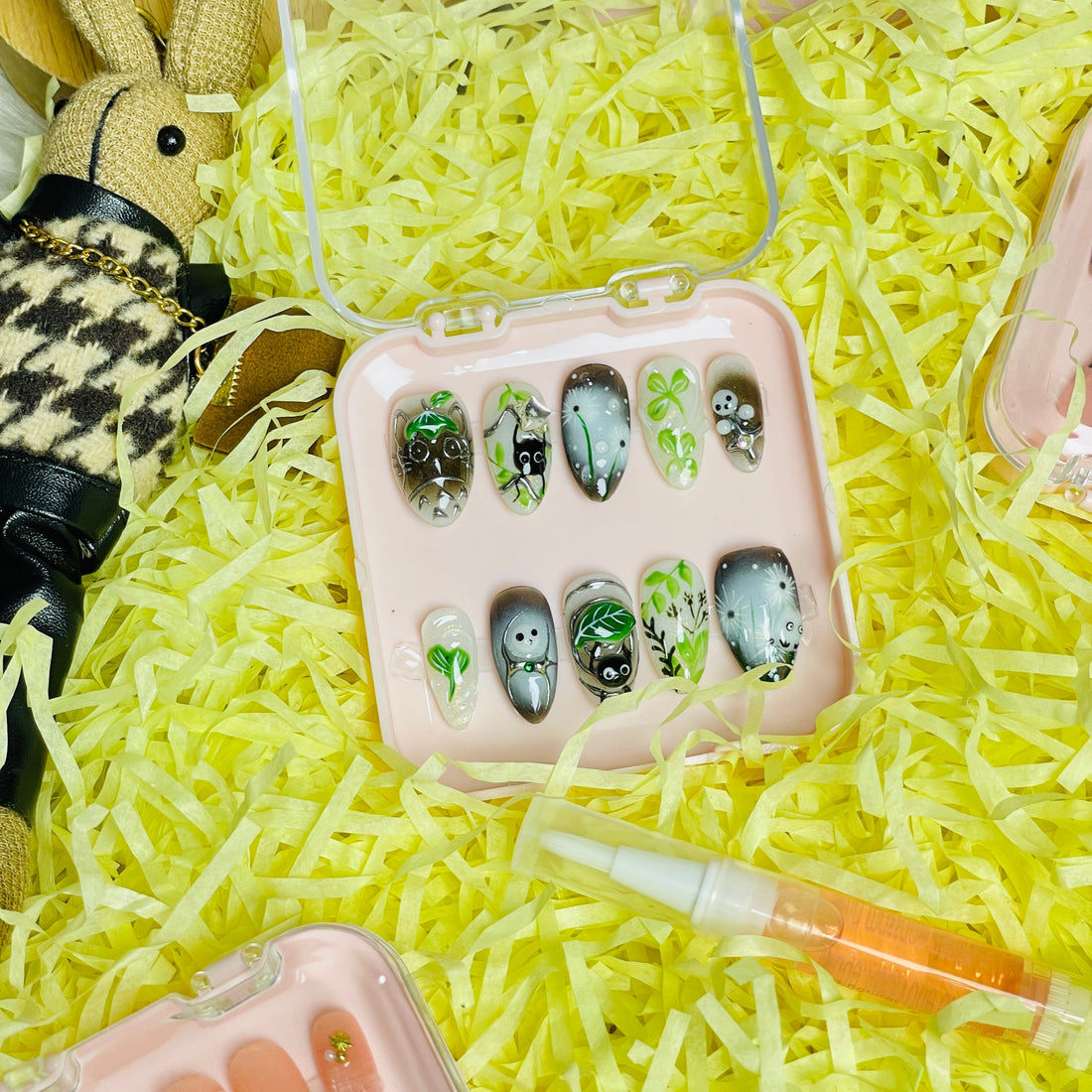 Spooky GardenGhost &amp; Leaf Art