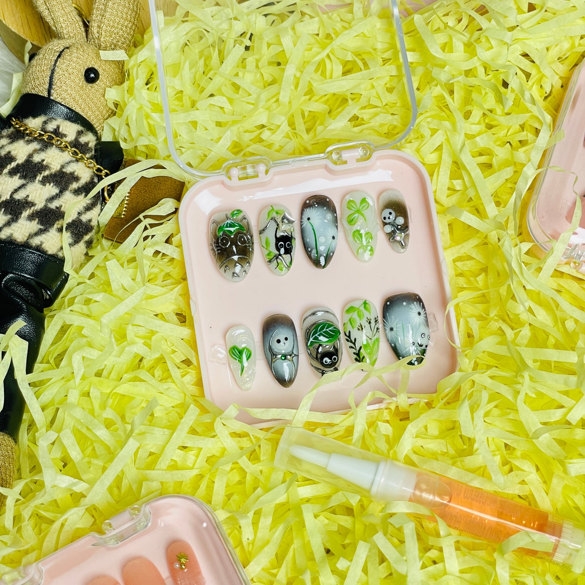 Spooky GardenGhost &amp; Leaf Art