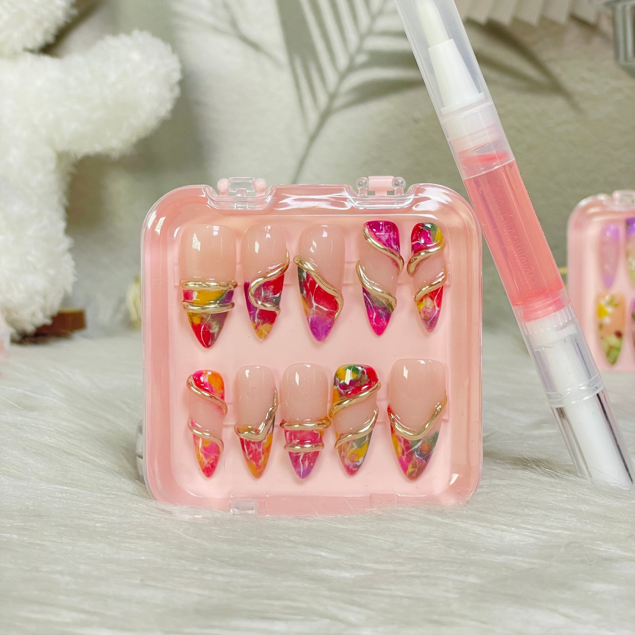 Molten Bloom – Marble Swirls &amp; Gold Accents