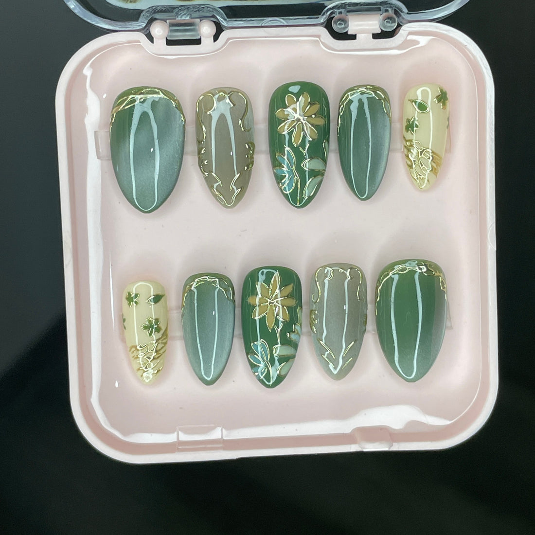 Olive Garden Soft Petals &amp; Golden Leaves