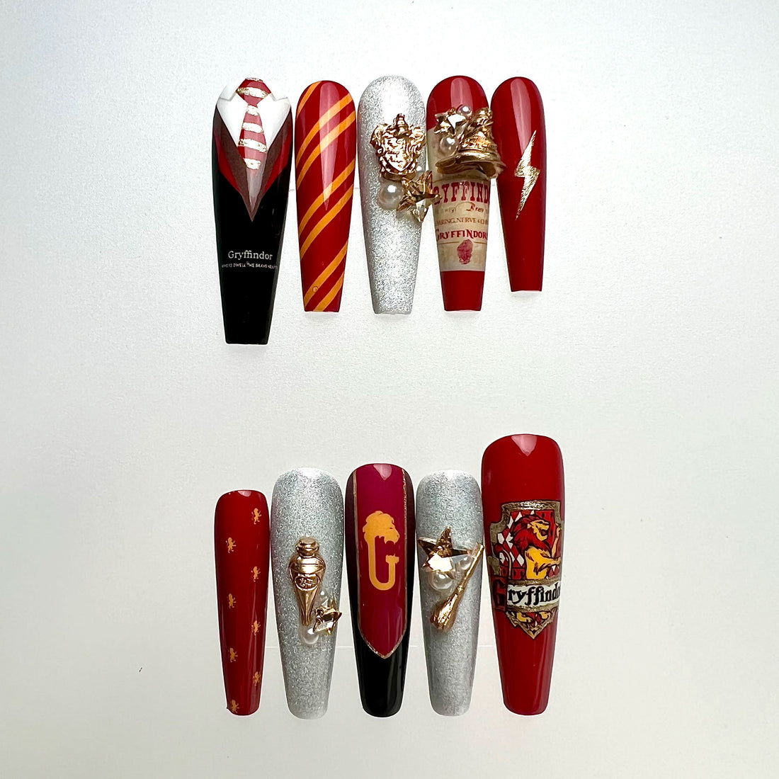 Harry Potter Gryffindor Nails – HP Press-On Set, 3D Gold Charm &amp; Red/Gold Crest Design | Dragonnail