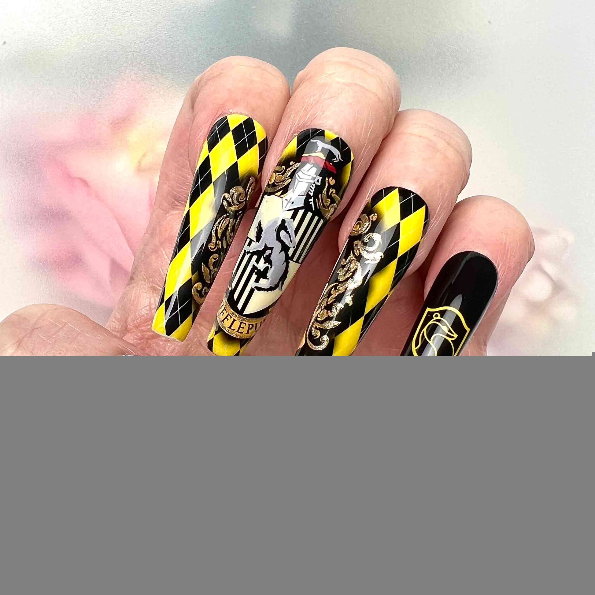 Harry Potter Hufflepuff Nails – HP Press-On Set, Yellow &amp; Black Badger Crest Design | Dragonnail