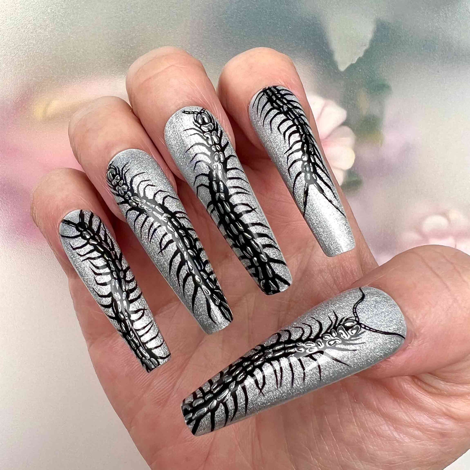 Red Spider Lily Nails – Cursed Bloom Press-On Nail Set, Gothic Horror Edition | Dragonnail