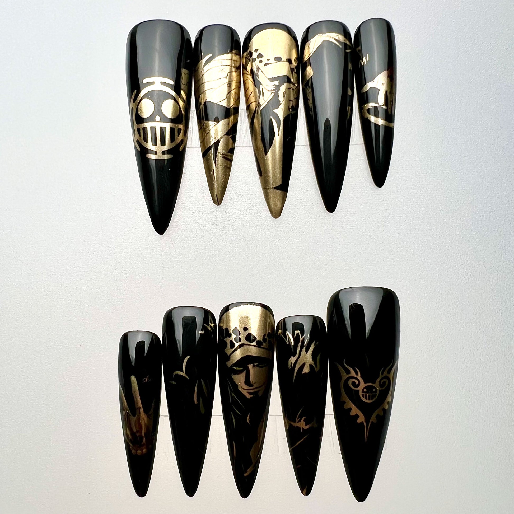 Trafalgar Law Nails – One Piece Press-On Set, Black &amp; Gold Chrome Heart Pirates Design | Dragonnail