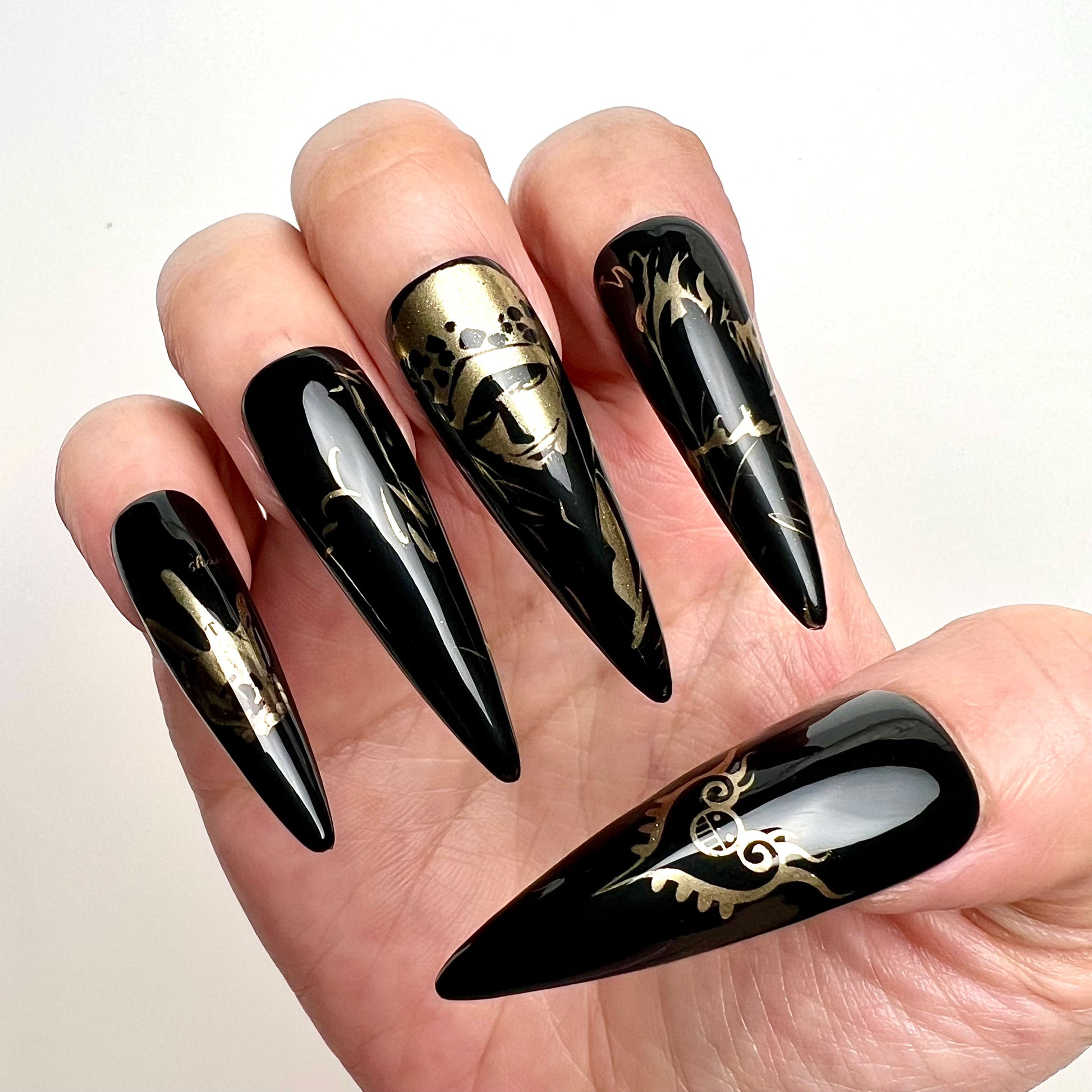Trafalgar Law Nails – One Piece Press-On Set, Black &amp; Gold Chrome Heart Pirates Design | Dragonnail