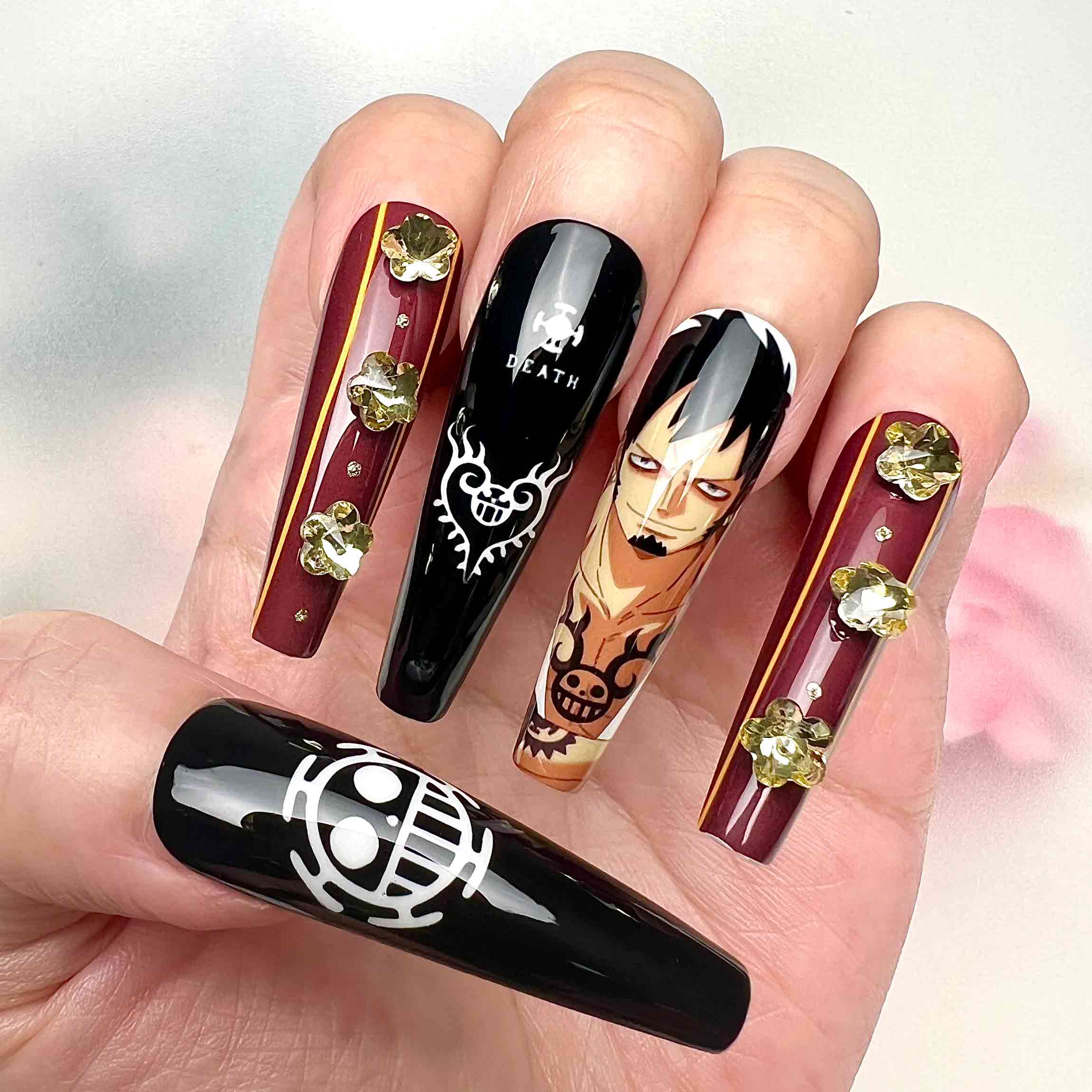 Trafalgar Law Nails – One Piece Anime Press-On Set, 3D Gold Gem &amp; Heart Pirates Design | Dragonnail