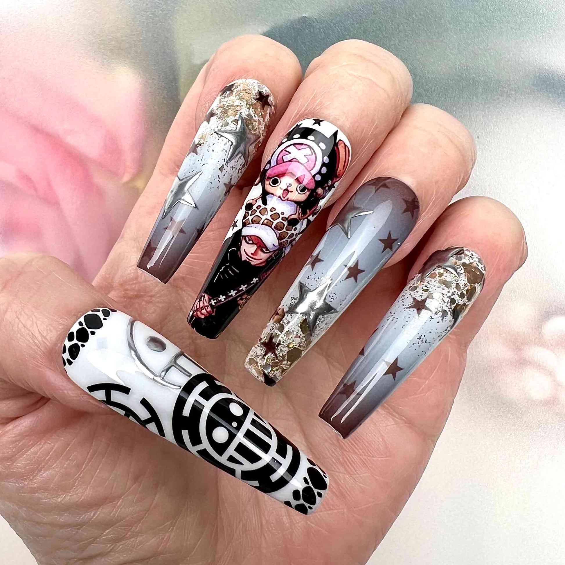 Trafalgar Law &amp; Chopper Nails – One Piece Anime Press-On Set, Heart Pirates Jolly Roger &amp; Star Glitter Design | Dragonnail