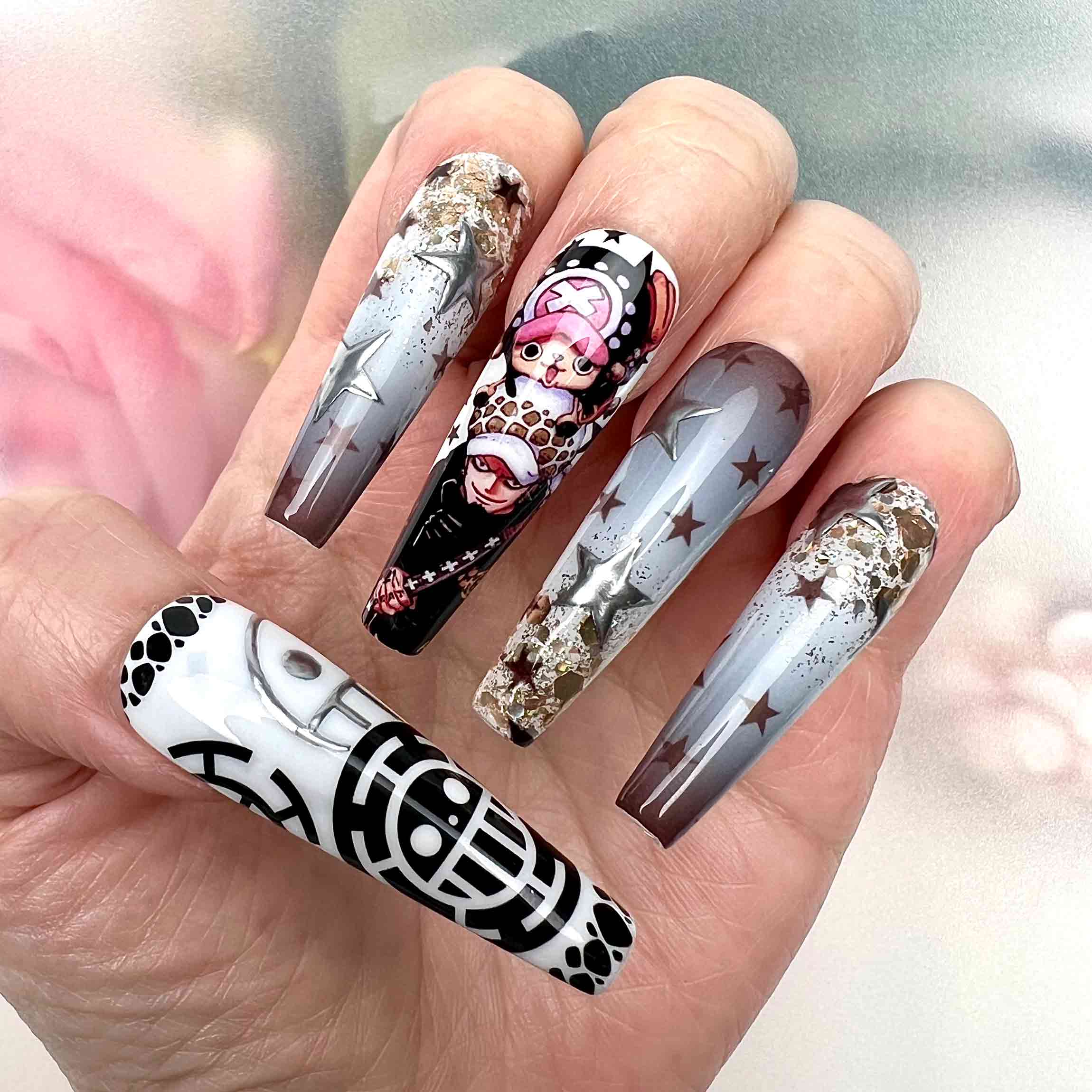Trafalgar Law &amp; Chopper Nails – One Piece Anime Press-On Set, Heart Pirates Jolly Roger &amp; Star Glitter Design | Dragonnail