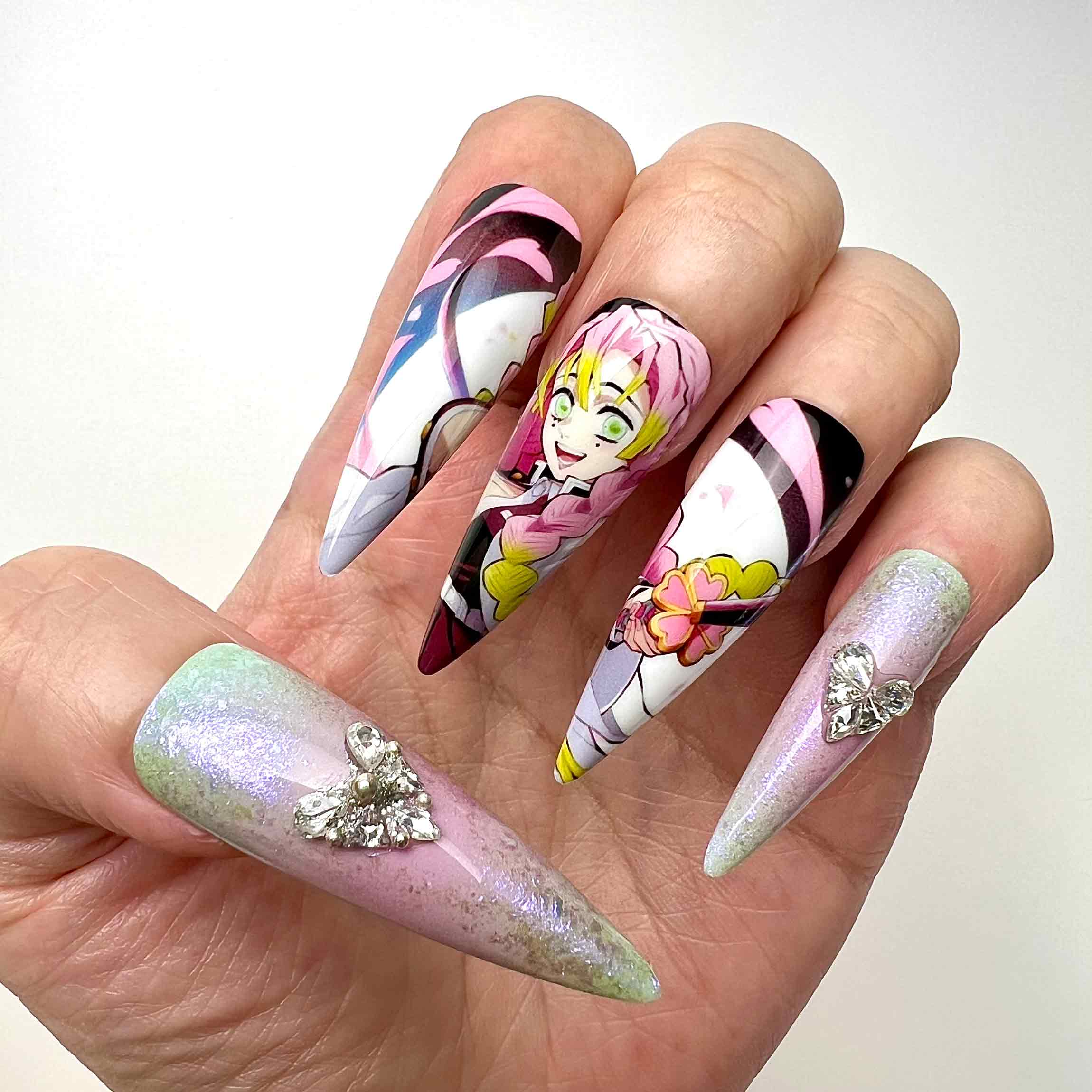Mitsuri Kanroji Nails – Demon Slayer KNY Press-On Set, 3D Heart Gem &amp; Love Hashira Design | Dragonnail