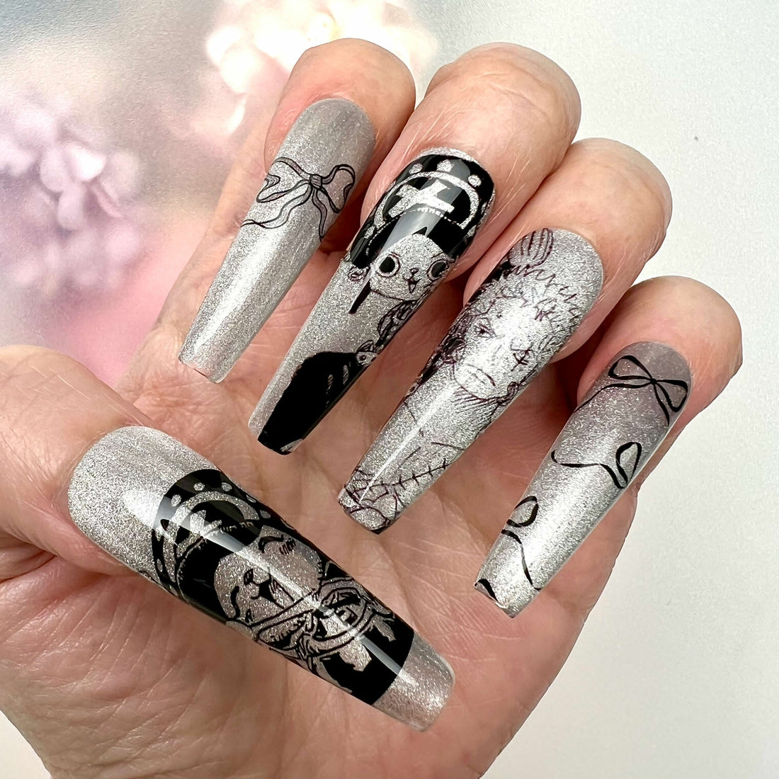 One Piece Nails – Chopper, Zoro &amp; Law Press-On Set, Black &amp; White Manga, Silver Glitter Design | Dragonnail