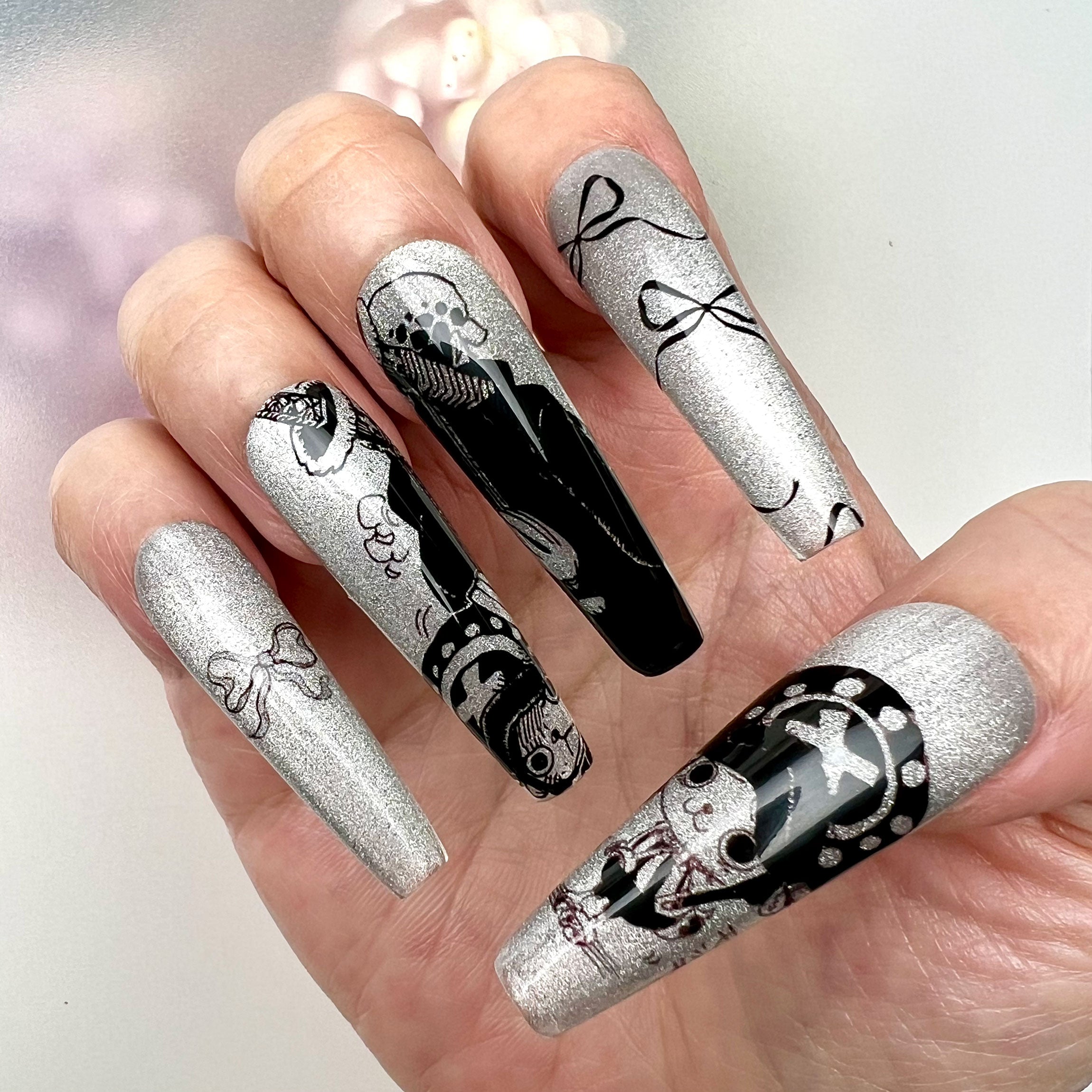 One Piece Nails – Chopper, Zoro &amp; Law Press-On Set, Black &amp; White Manga, Silver Glitter Design | Dragonnail