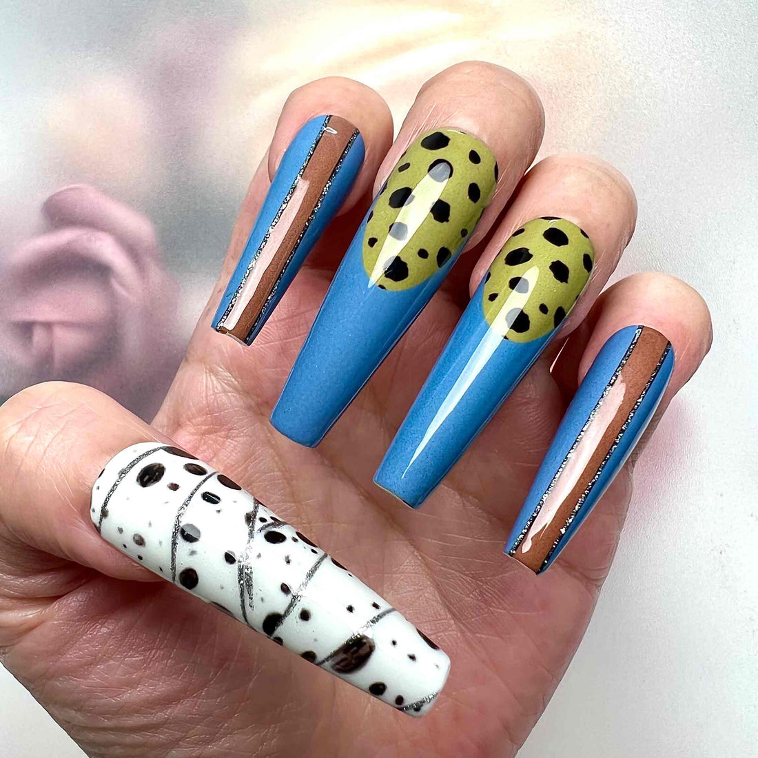Nanami Subtle Abstract Pattern Nails – Blue, Brown &amp; Leopard Print Press-On Set, Spotted &amp; Glitter Stripe Design | Dragonnail