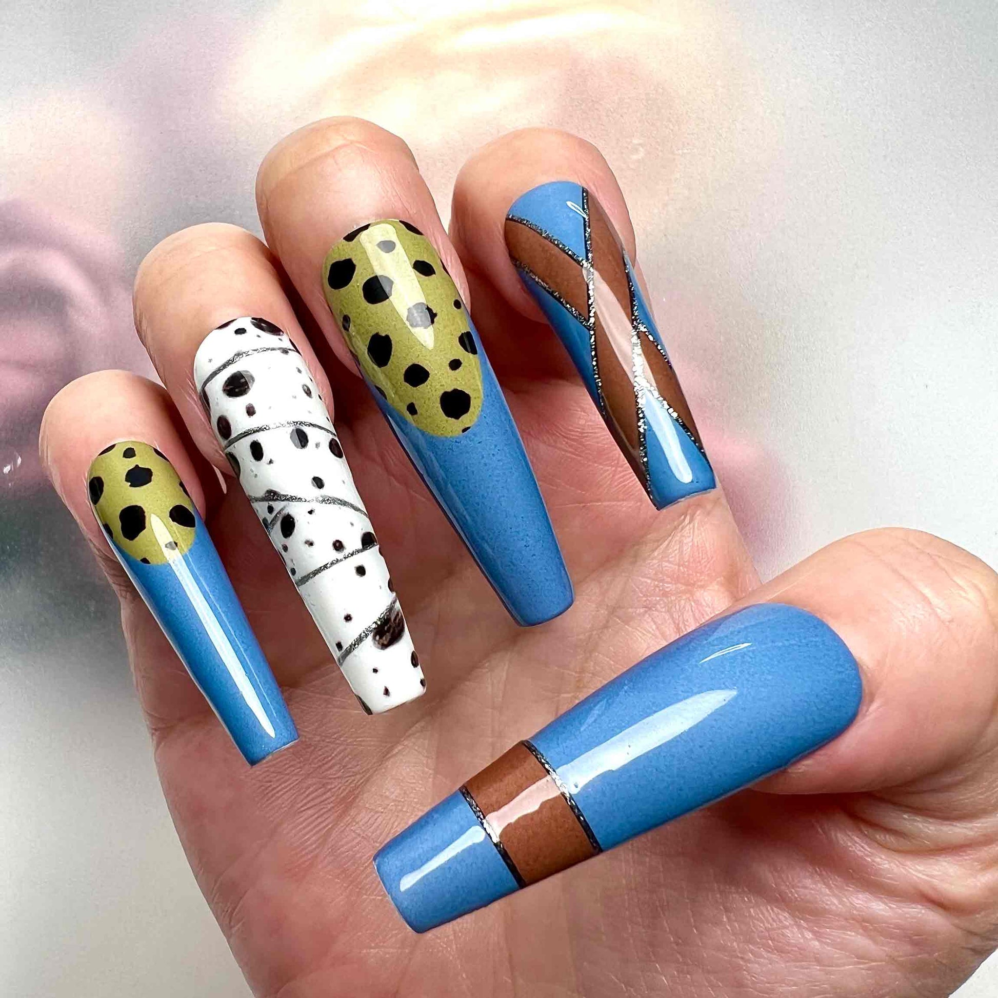 Nanami Subtle Abstract Pattern Nails – Blue, Brown &amp; Leopard Print Press-On Set, Spotted &amp; Glitter Stripe Design | Dragonnail