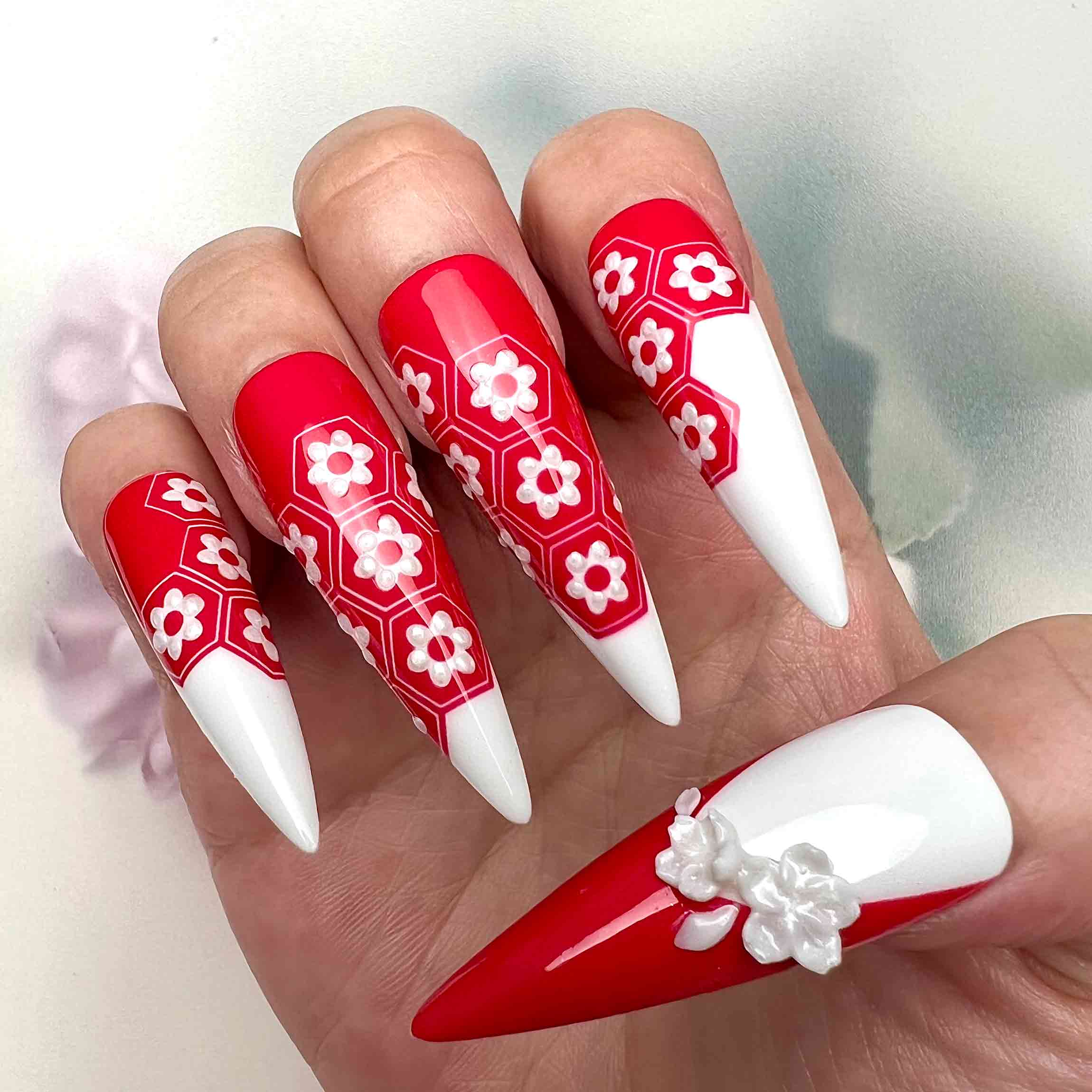 Red Geometric Floral Nails – White &amp; Red Press-On Set, 3D Flower &amp; Honeycomb Pattern Design | Dragonnail