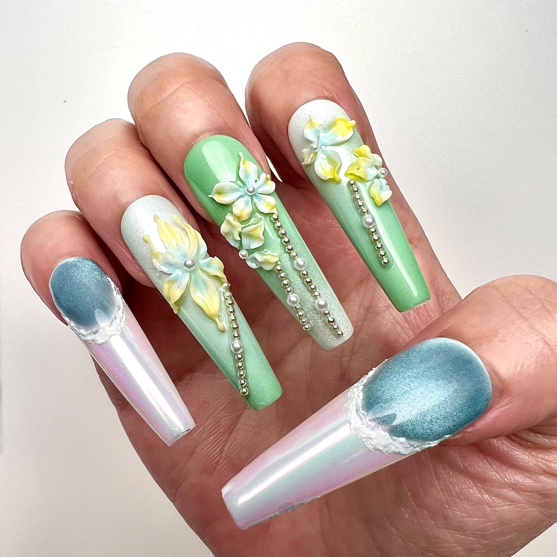Xavier Nails – Love and Deepspace L&amp;DS Press-On Set, 3D Flower &amp; Chrome Holographic Game Design | Dragonnail
